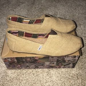 TOMS BURLAP FLATS
